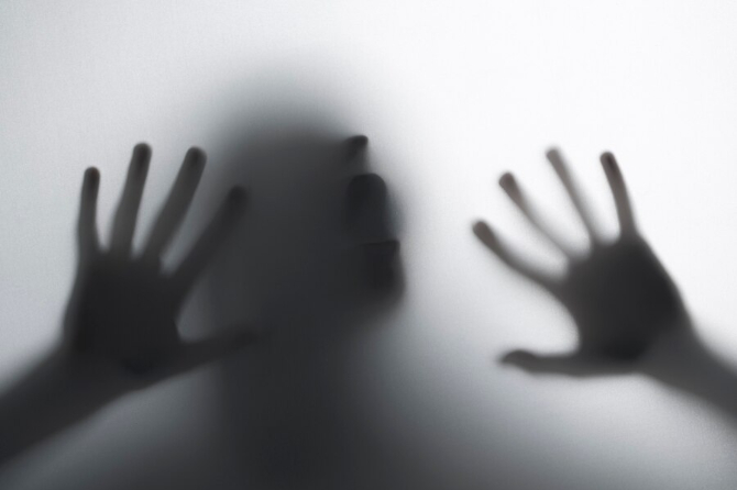 Jenazah Akseyna ditemukan di Danau Kenanga UI, polisi temukan tulisan tangan dan bukti kekerasan, namun penyebab kematian masih misteri. (Foto Ilustrasi/Freepik)
