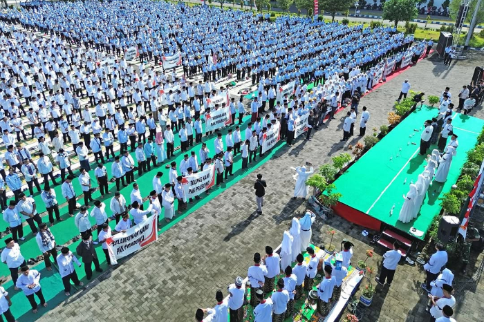 Foto: Ilustrasi Mensesneg Prasetyo Hadi memastikan bahwa lebih dari 8.000 eks karyawan pabrik Sritex di Sukoharjo, Jawa Tengah, akan kembali bekerja di sektor yang sama. (instagram.com/sritexindonesia)