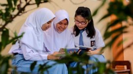 Kepala Dinas Pendidikan Jawa Barat, Wahyu Mijaya,mengumumkan aturan baru terkait perpisahan dan wisuda sekolah yang mulai berlaku tahun 2025. (Ilustrasi: Unsplash/@isengrapher)