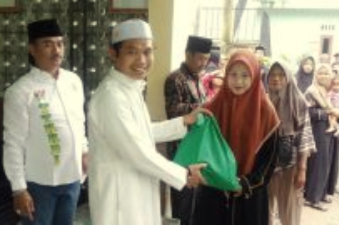 Yayasan Al-Ikhlas Assalam dan SMK Mutiara Bangsa sukses bagikan 1000 paket sembako dan santunan anak yatim, bantu meringankan beban masyarakat.