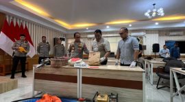 Insiden penembakan di Tambang Alason, Minahasa Tenggara, menyebabkan satu tewas. Polda Sulut lakukan penyidikan dan amankan barang bukti senjata. (Foto: Dok. Humas Polda Sulut)