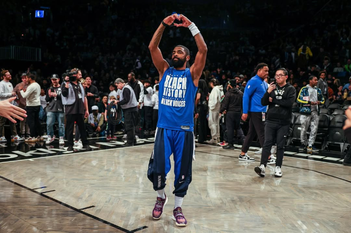 Foto: Ilustrasi Kyrie Irving tetap menembakkan lemparan bebas dengan air mata di pipinya setelah mengalami cedera lutut, menunjukkan ketangguhan sejati. (instagram.com/kyrieirving)