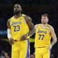 Hasil NBA Lakers menang 112-109 atas Knicks lewat overtime LeBron James dan Luka Doncic masing-masing cetak 31 dan 32 poin. (Foto: AP)