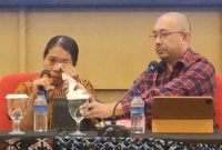 Johanis Frans Naput, 46, (kanan) bersama saudarinya, Maria Fatmawati Naput, 47, (kiri) merasa sangat kecewa dan tidak percaya atas keputusan hakim Pengadilan Negeri Labuan Bajo yang mereka sebut sangat tidak adil. (Foto: Dok. Lintasntt)