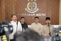 Potret Mendes PDT Yandri Susanto memberikan pernyataan di hadapan media tentang pentingnya pengawasan Kejaksaan Agung terhadap penyelewengan dana desa. (Foto: DOK.kemendesa.go.id)