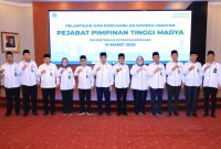 Kemnaker siap gelar mudik gratis dan servis motor gratis untuk pekerja/buruh pada Lebaran 2025, serta imbau perusahaan terapkan WFA. Potret Menaker, Yassierli, keenam dari kiri saat melantik Pejabat Pimpinan Tinggi Madya Kementerian Ketenagakerjaan, 10 Maret 2025. (Foto: Dok. kemnaker.go.id)