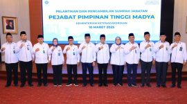 Kemnaker siap gelar mudik gratis dan servis motor gratis untuk pekerja/buruh pada Lebaran 2025, serta imbau perusahaan terapkan WFA. Potret Menaker, Yassierli, keenam dari kiri saat melantik Pejabat Pimpinan Tinggi Madya Kementerian Ketenagakerjaan, 10 Maret 2025. (Foto: Dok. kemnaker.go.id)
