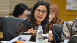 Sri Mulyani, Menteri Keuangan Republik Indonesia, mengikuti Rapat Kerja dengan Dewan Perwakilan Daerah (DPD) pada tanggal 18 Februari 2025 di Gedung DPR MPR Senayan. Rapat ini membahas topik penting mengenai Kinerja APBN 2024 dan Arah Strategi Kebijakan Fiskal 2025, serta membahas upaya Harmonisasi Kebijakan Fiskal Pusat (APBN) dan Daerah (APBD). //instagram.com/smindrawati)