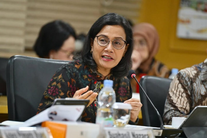 Sri Mulyani, Menteri Keuangan Republik Indonesia, mengikuti Rapat Kerja dengan Dewan Perwakilan Daerah (DPD) pada tanggal 18 Februari 2025 di Gedung DPR MPR Senayan. Rapat ini membahas topik penting mengenai Kinerja APBN 2024 dan Arah Strategi Kebijakan Fiskal 2025, serta membahas upaya Harmonisasi Kebijakan Fiskal Pusat (APBN) dan Daerah (APBD). //instagram.com/smindrawati)