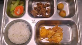 Menu makan bergizi gratis di SMPN 8 Depok Jawa Barat. (Foto: Metrosiar)
