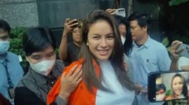 Nikita Mirzani dan asistennya, Mail, ditahan Polda Metro Jaya terkait dugaan pemerasan. Penyidik mengajukan 109 pertanyaan dalam BAP. (Istimewa)