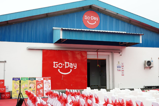 CEO GODAY, Su Haijun, menegaskan komitmen perusahaan untuk menghasilkan produk berkualitas tinggi dengan standar pengawasan yang ketat. "Kami menerapkan standar kualitas yang lebih ketat dari sorotan mata ibu di seluruh proses produksi. Kami berkomitmen untuk memastikan setiap gigitan produk GODAY memenuhi standar tertinggi dalam keamanan pangan," ujarnya dalam rilis pers yang diterima Kompas.com pada Senin, 10 Maret 2025.