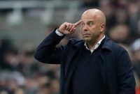 Liverpool tersingkir dari Liga Champions 2024-2025 setelah kalah adu penalti melawan PSG, meski tampil baik di laga leg kedua di Anfield. Potret  Arne Slot. (Foto: LiverpoolFC)