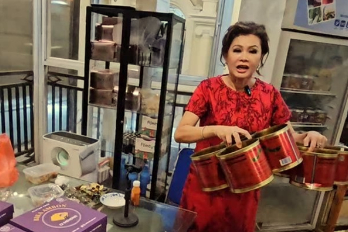 Ci Mehong tuntut pemerintah turun tangan terkait food blogger yang memberikan ulasan negatif yang merugikan usaha UMKM miliknya. (Instagram/pikbakinghouse)