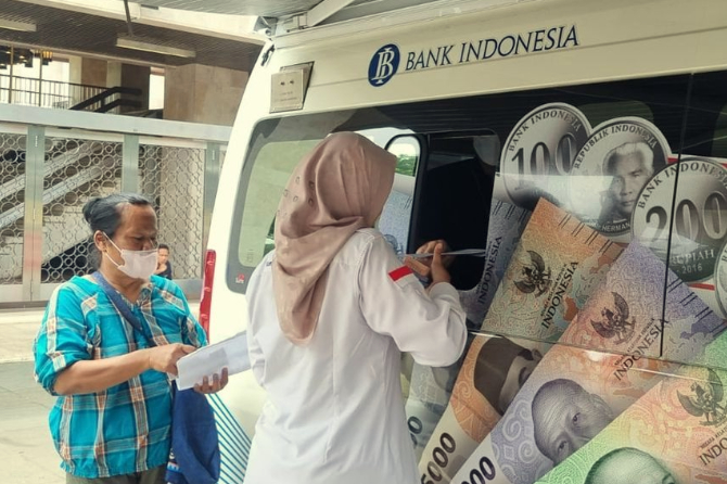 Ilustrasi pendaftaran penukaran uang baru melalui situs Pintar BI pada periode terakhir yang dibuka oleh Bank Indonesia untuk masyarakat di luar Pulau Jawa. (Foto: Dok. Istimewa)