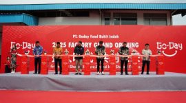 (Kiri ke kanan) Anggota Direksi GODAY Wang Jia Wei, CEO GODAY Su Hai Jun, Kepala BPOM Prof dr Taruna Ikrar, MBiomed, PhD, Anggota Direksi GODAY Wei Ru Feng, Anggota Direksi GODAY Yu Jun, dan CFO GODAY Zeng Rui Hao. (DOK. GODAY)