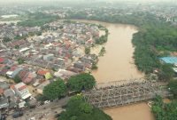 Potret udara kondisi banjir yang melanda Kota Bekasi, Jawa Barat, pada Selasa pagi. (Pusat Data Informasi dan Komunikasi Kebencanaan BNPB)