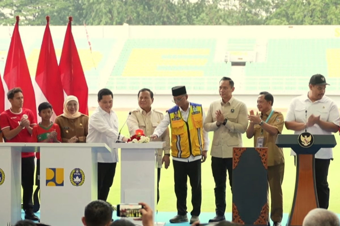 Presiden Prabowo Subianto meresmikan renovasi dan pembangunan 17 stadion Indonesia di Stadion Gelora Delta Sidoarjo, Jawa Timur, pada Senin (17/3/2025).(Tangkapan Layar Youtube Sekretariat Presiden)