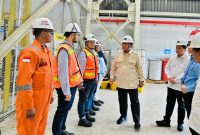 Presiden Prabowo Subianto melakukan kunjungan langsung ke smelter PT Freeport Indonesia yang terletak di Kabupaten Gresik, Jawa Timur, pada Senin (17/3/2025). //Dok. Biro Pers Sekretariat Negara//