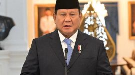 Presiden Prabowo Subianto, Senin (24/2/2025) di Istana Kepresidenan Jakarta, sebelum menandatangani Keputusan Presiden Nomor 30 Tahun 2025 tentang pengangkatan Dewan Pengawas dan Badan Pelaksana Badan Pengelola Investasi Daya Anagata Nusantara. (Dok. Biro Pers Sekretariat Presiden)