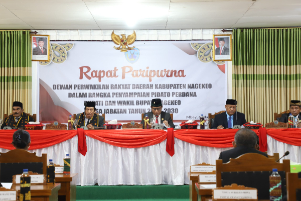 Bupati dan Wakil Bupati Nagekeo hadiri Rapat Paripurna DPRD, sampaikan pidato perdana serta paparkan visi-misi pembangunan 2025-2030. (Foto: Dok. nagekeokab.go.id)