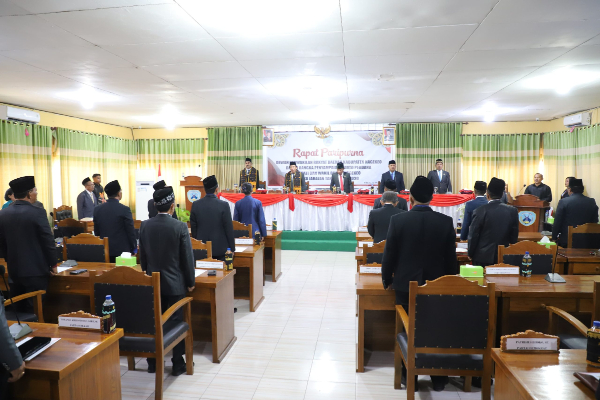 Bupati dan Wakil Bupati Nagekeo hadiri Rapat Paripurna DPRD, sampaikan pidato perdana serta paparkan visi-misi pembangunan 2025-2030.