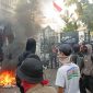 Demo Tolak RUU TNI, Mahasiswa dan Masyarakat Bandung Raya Aksi di gedung DPRD Jawa Barat. (Dok. NET)