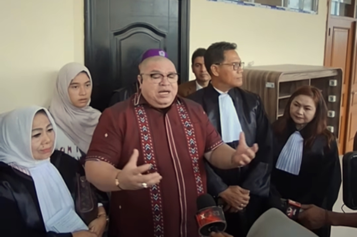 Razman Nasution prihatin atas penahanan Nikita Mirzani dan prediksi penahanan yang terbukti benar, seraya desak polisi bertindak cepat. (instagram.com/razmannasution71)