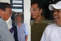 Dedi Mulyadi menanyakan tujuan kedatangan seorang wartawan di kantor desa tersebut. (Dok. Istimewa) 