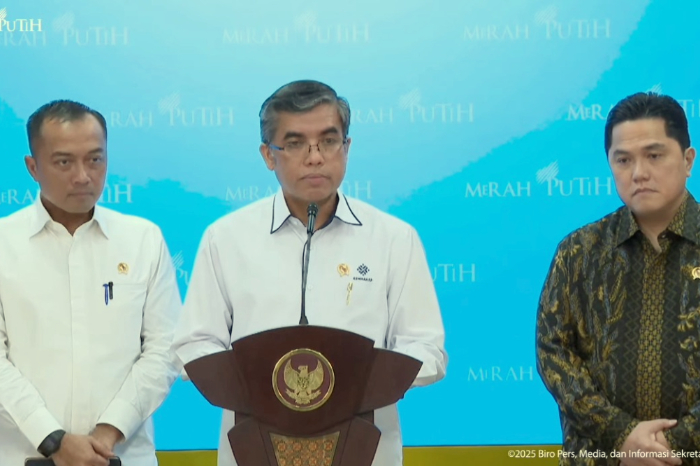 Menteri Kabinet Merah Putih berkumpul di Istana Merdeka untuk bahas solusi bagi karyawan PT Sritex yang terdampak PHK. (YouTube Sekretariat Presiden)