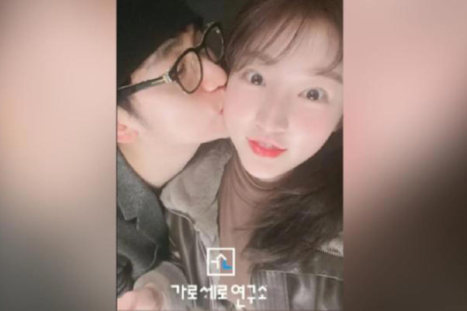 Bukti kuat hubungan asmara aktor pedofil Kim Soo Hyun korea ini yakni mencium pipi mendiang Kim Sae Ron