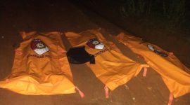 Tiga jenazah anggota polisi yang tewas saat gerebek judi sabung ayam di Kabupaten Way Kanan, Lampung, pada Senin 17 Maret 2025 sore hari. (Dok. Polisi)