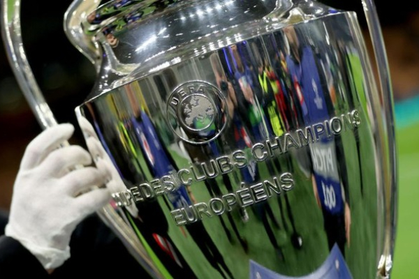 Trofi Liga Champions. (Foto via GI)