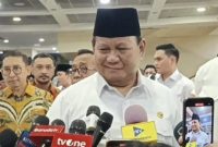 Presiden Prabowo Subianto mengangkat jempol saat menjawab pertanyaan awak media terkait pengangkatan CPNS. (Dok. Istimewa) 