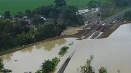 Kondisi banjir merendam jalur kereta api Semarang-Surabaya di Desa Papanrejo, Kecamatan Gubug, Kabupaten Grobogan, Jawa Tengah. (Dok. Instagram@explorepapanrejo).