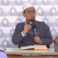 Zakat fitrah wajib dibayar sebelum salat Idulfitri, umumnya dalam bentuk makanan pokok untuk membantu fakir miskin merayakan hari raya dengan layak. Potret Ustaz Adi Hidayat dalam kajian Ramadan di YouTube Officialnya. (TL YouTube Adi Hidayat Official)