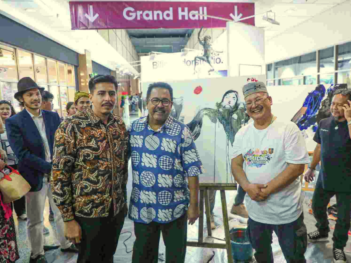 Pendaftar Membludak Pemprov Jakarta Tambah Kuota Mudik Gratis hingga Siapkan Kapal ke Kepulauan Seribu. Potret Wagub DK Jakarta Rano Karno Kunjungi Pameran Seni Bill Mohdor Studio. (Foto: Dok. Pemprov DKJ)