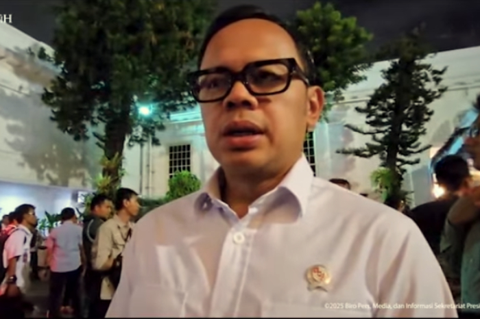 Wamendagri Bima Arya Sugiarto menyampaikan arahan Presiden Prabowo tentang pendidikan, ekonomi desa, dan pemberantasan korupsi usai pertemuan di Istana Negara. (Tangkapan Layar YouTube)