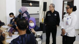 Potret: Pemeriksaan tes Urine untuk Kesehatan Sopir dan Kondektur guna memastikan mereka bebas dari narkoba. (Dok. Istimewa) 