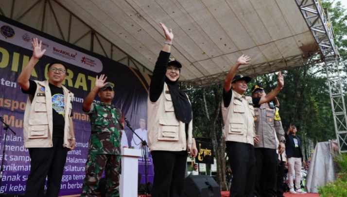 Program ini secara resmi dilepas oleh Bupati Tangerang, Moch. Maesyal Rasyid, didampingi Wakil Bupati, Intan Nurul Hikmah. (Dok. Istimewa) 