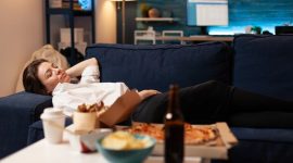 Langsung tidur setelah sahur tanpa menyadari dampak negatifnya bagi kesehatan. (Dok. Freepik) 
