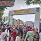 Foto: Masyarakat Kecamatan Kemiri yang menunggu antrian sembako murah. (Dok. MCCK Kemiri) 