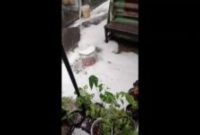 Fenomena hujan beruih dan berbusa di Tasikmalaya Jawa Barat. (Istimewa)