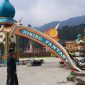 Pembongkaran bangunan ilegal di Hibisc Fantasy Puncak Bogor terus berlanjut. Proses ini disaksikan warga, dengan target selesai sebelum Lebaran. (Istimewa)
