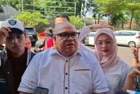 Meski sempat berseteru, Razman Nasution kini ingin memberikan dukungan kepada Nikita Mirzani yang tengah ditahan di Polda Metro Jaya. (istimewa)