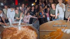 Willie Salim terkejut saat 200 kg rendang hilang saat dimasak di Palembang, meski sudah dijaga polisi. Warga mengambilnya dengan berbagai cara. (TikTok Willie Salim)