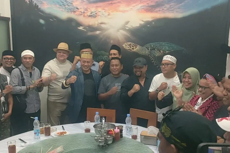 Ormas FBR, BANTARA, dan PETIR gelar silaturahmi dan berbuka puasa setelah bentrok di Kelapa Gading, sepakat berdamai dan bersaudara. (Istimewa)