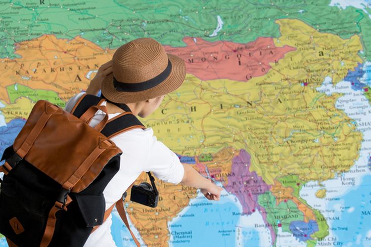 Ilustrasi jalan-jalan ke luar negeri. (SHUTTERSTOCK/TORWAISTUDIO)