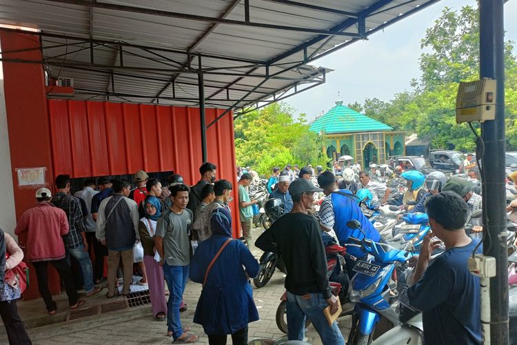 Cek tagihan pajak kendaraan Banten online via aplikasi SAMBAT atau website info PKB, untuk ikut pemutihan denda pajak 2025. (Ilustrasi/Istimewa)