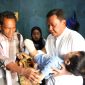 Bupati Maesyal Rasyid Kunjungi Bocah Korban Kecelakaan di Sepatan Timur, Serahkan Bantuan Kursi Roda Elektrik (Dok. Tangerang kab.go.id)